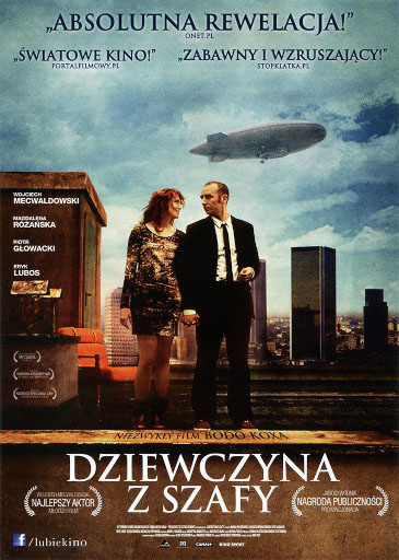 Przód ulotki filmu 'Dziewczyna Z Szafy'